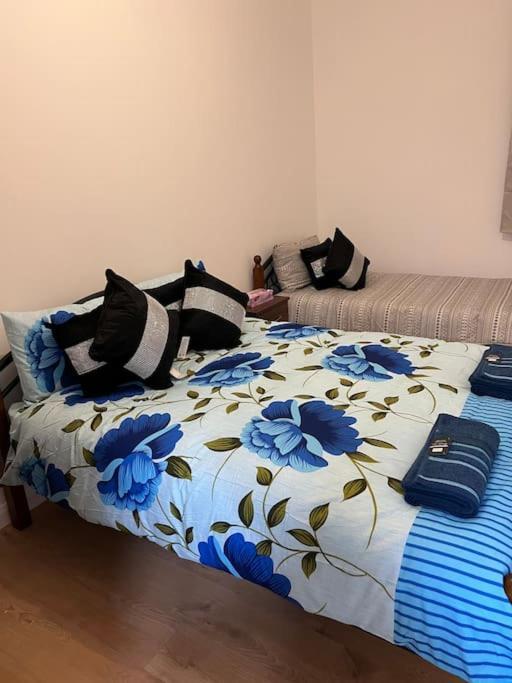 אילינג 004- Brand New 1 Bedroom Apartment F1 מראה חיצוני תמונה