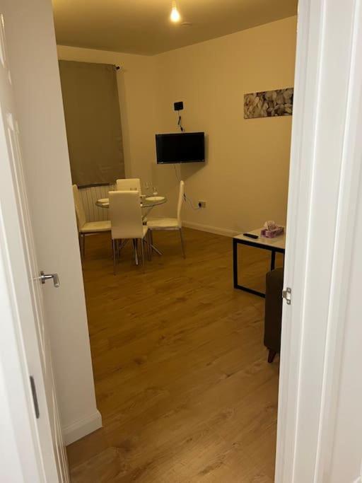 אילינג 004- Brand New 1 Bedroom Apartment F1 מראה חיצוני תמונה